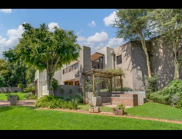 6 BEDROOM HOUSE FOR SALE IN ROBIN HILLS